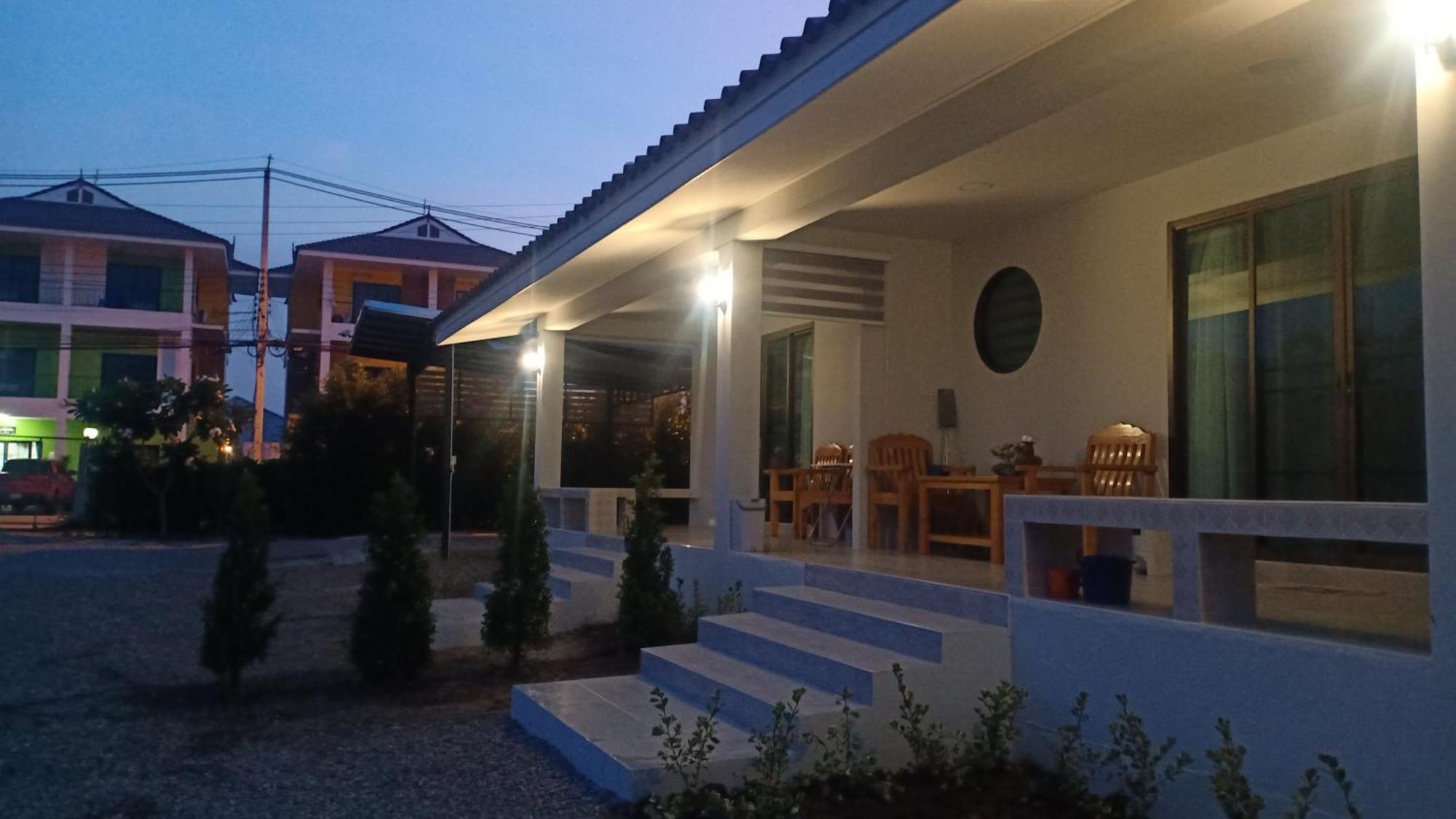 Hotel Min House à Lamphun Extérieur photo